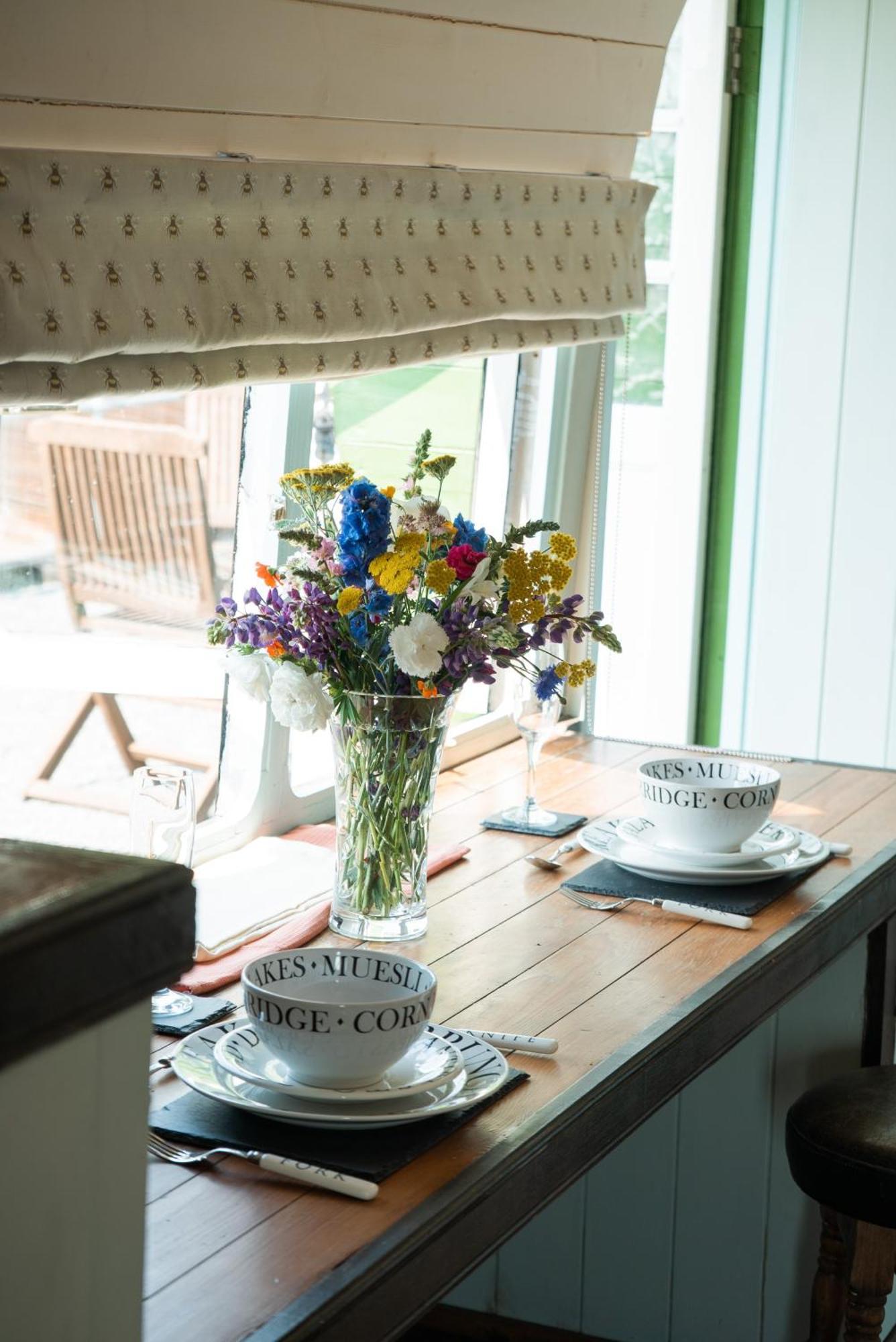Swallowfield Glamping-The Last Stop Yeovil Exteriör bild